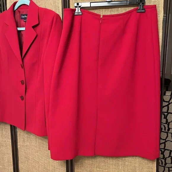 Women’s Evan Picone Vintage 2 piece skirt suit. Red. Size 14 - Picture 5 of 14